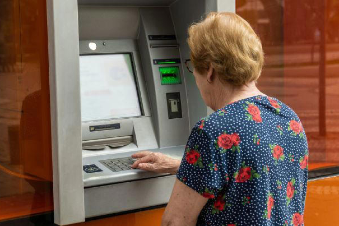 Los cajeros automáticos dejarán de aceptar tarjetas físicas: cómo será el nuevo sistema para retirar efectivo