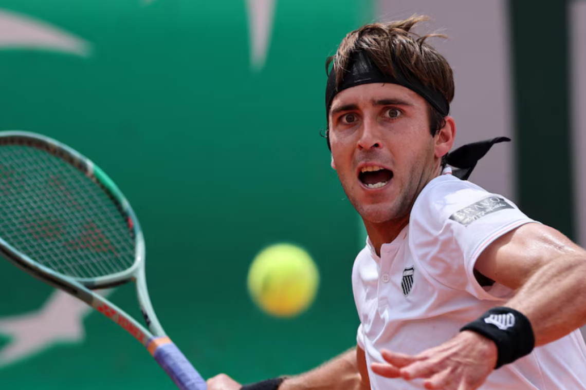 Tomás Etcheverry debutó con victoria en el césped de Halle y avanza en la temporada previa a Wimbledon